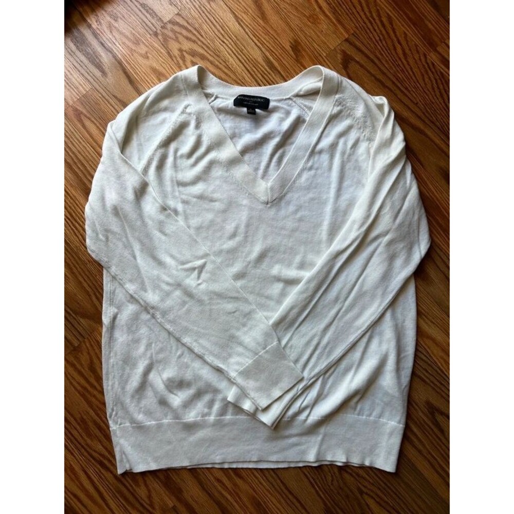 Banana Republic Women’s V-Neck Top Cream